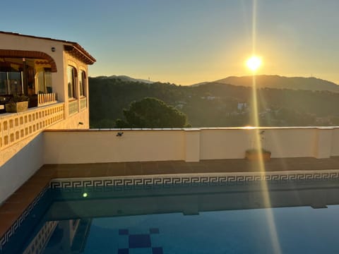 Day, View (from property/room), Balcony/Terrace, Mountain view, Pool view, Swimming pool, Swimming pool, Sunrise