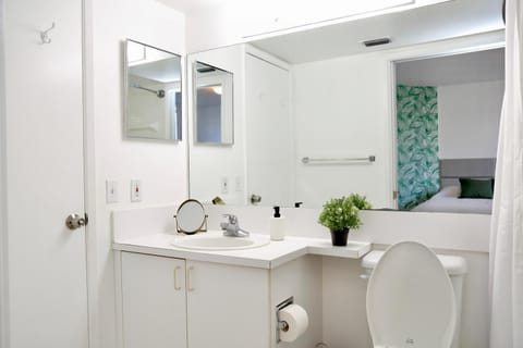 Charming 2 bedroom 2 bathrooms at aventura Apartment in Aventura