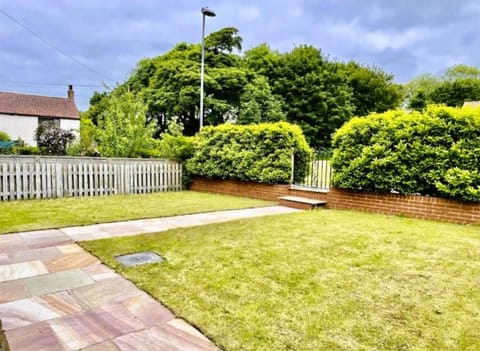 Oak House - sleeps 10 with Bar & Games room House in Reighton