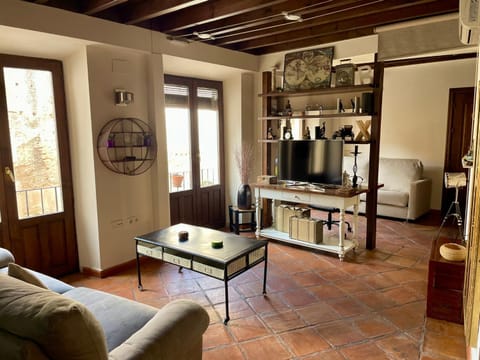 Communal lounge/ TV room, TV and multimedia, Living room, Seating area, Evening entertainment