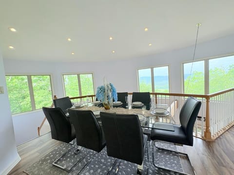 Another Level Mountain View Retreat House in Arkansas