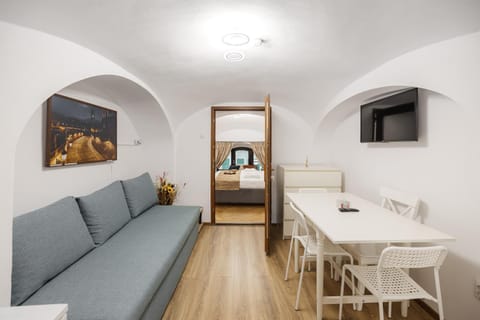 TV and multimedia, Living room, Photo of the whole room, Seating area, Dining area