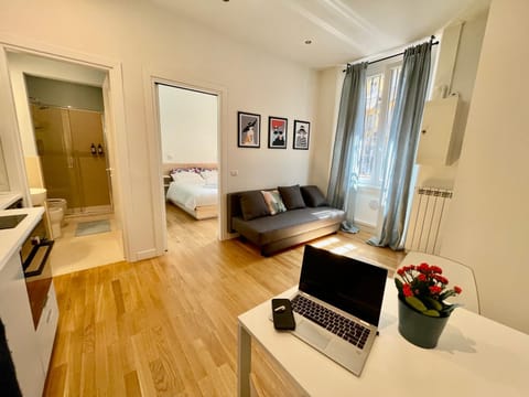 Bed, Kitchen or kitchenette, Living room, Seating area, Bedroom, hair dresser