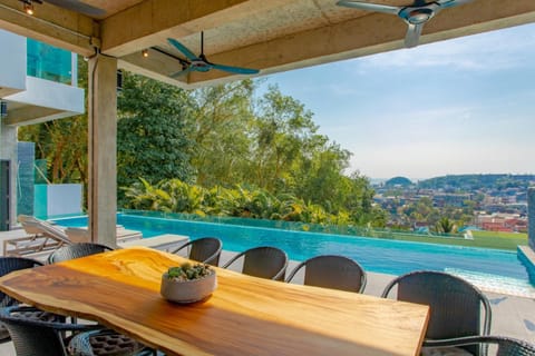 Restaurant/places to eat, Pool view