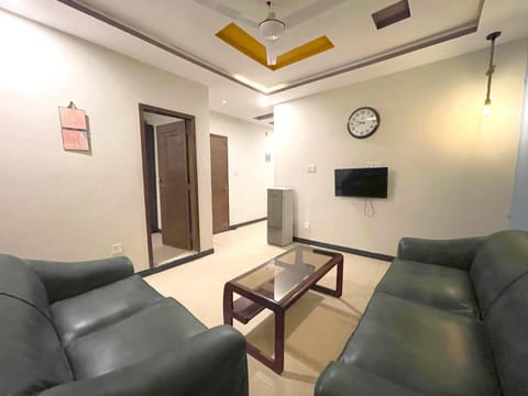 Communal lounge/ TV room, TV and multimedia, Living room, Seating area