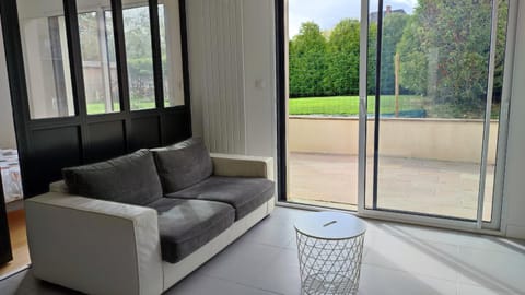 View (from property/room), Balcony/Terrace, Seating area, Garden view