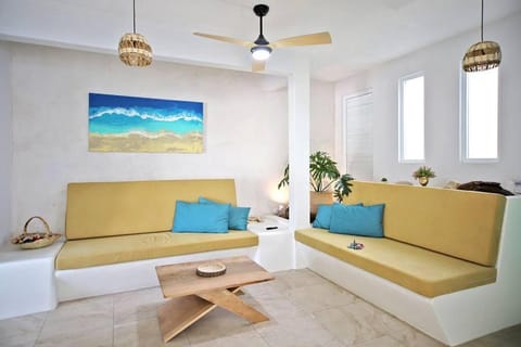 2BdR -Rocks at Mikasa- Near Beach, Pool, King Beds, AC, Fast Wifi Apartment in Puerto Escondido