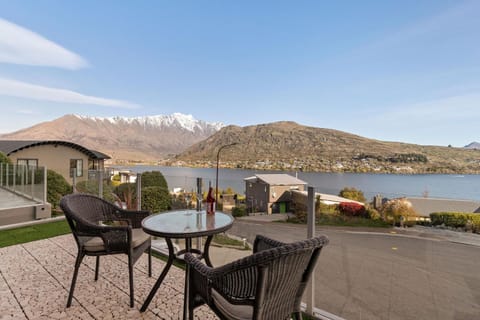 Balcony/Terrace, Lake view, Mountain view