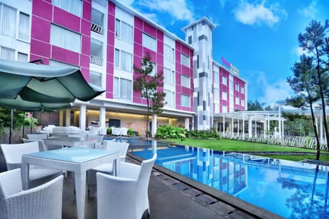 Swimming pool, Swimming pool