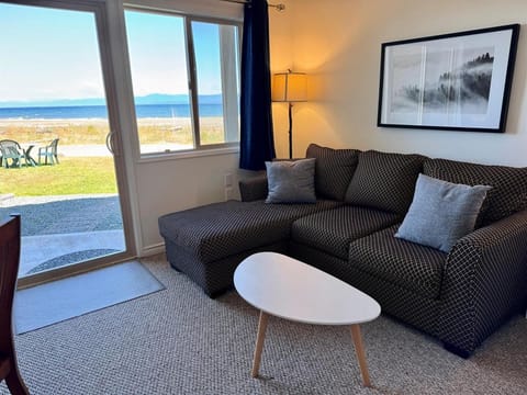 Beachfront King Bed Studio Suite Resort in Qualicum Beach