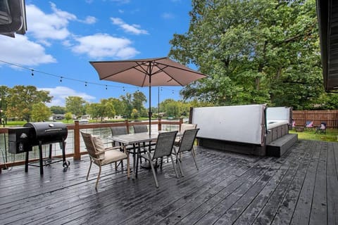 Sunset Point-Riverfront,SwimSpa,Kayaks,30 Min ND Villa in Elkhart