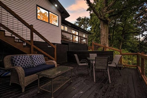 Sunset Point-Riverfront,SwimSpa,Kayaks,30 Min ND Villa in Elkhart