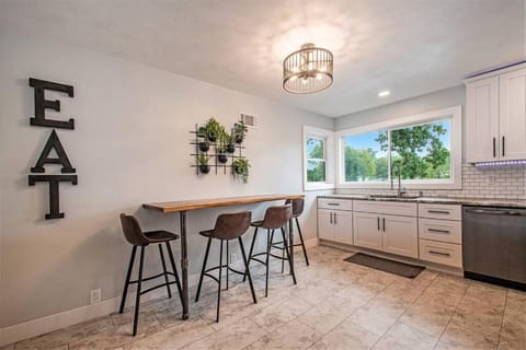 Sunset Point-Riverfront,SwimSpa,Kayaks,30 Min ND Villa in Elkhart