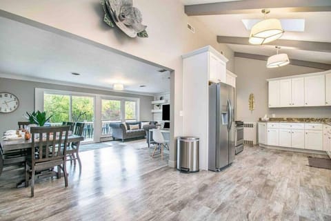 Arrowhead Riverfront Kayaks/Patio 30 Min to ND! Villa in Indiana