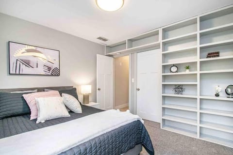 Arrowhead Riverfront Kayaks/Patio 30 Min to ND! Villa in Indiana