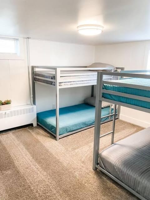 Arrowhead Riverfront Kayaks/Patio 30 Min to ND! Villa in Indiana