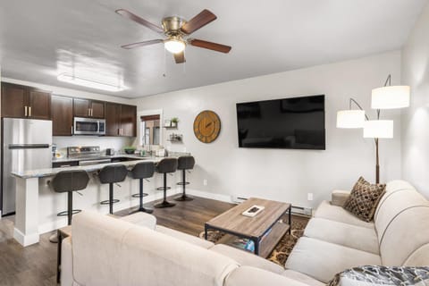 TV and multimedia, Kitchen or kitchenette, Living room, Seating area, Dining area, fireplace, minibar