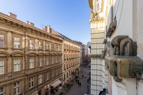 Neighbourhood, Balcony/Terrace, City view, Street view