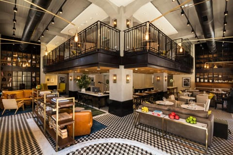 Restaurant/places to eat, Lounge or bar