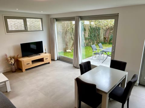 TV and multimedia, Living room, Dining area, Garden view