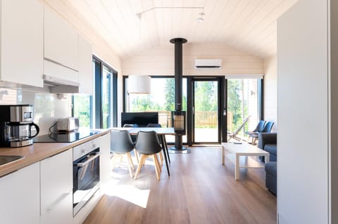 Coffee/tea facilities, Kitchen or kitchenette, Living room, Seating area, minibar, pet friendly, toaster