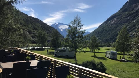 Patio, Restaurant/places to eat, Facade/entrance, Natural landscape, Fishing, Garden, Balcony/Terrace, Lounge or bar, Garden view, Mountain view