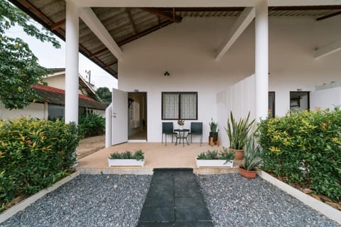 Property building, Day, Garden, Garden view