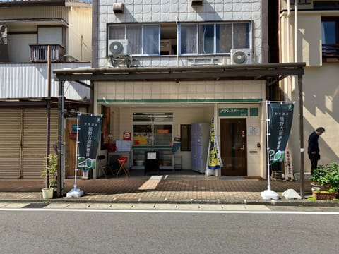 Property building, Facade/entrance, Day, Neighbourhood