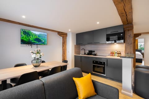 TV and multimedia, Kitchen or kitchenette, Dining area
