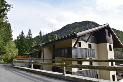 Property building, Facade/entrance, Off site