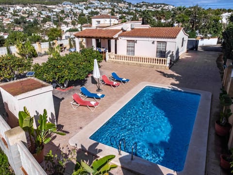 Property building, Swimming pool, sunbed