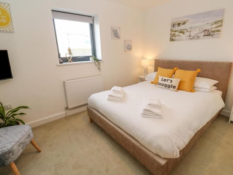 Newquay, Beach Charm and Town Vibes with Parking Apartment in Newquay