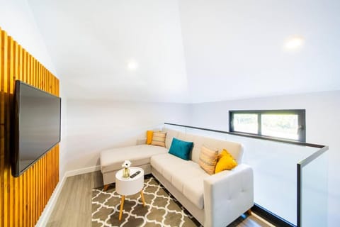 TV and multimedia, Seating area