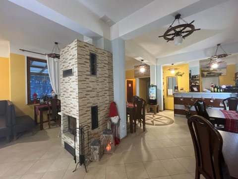 Restaurant/places to eat, Restaurant/places to eat, Internal: Not applicable to any particular room