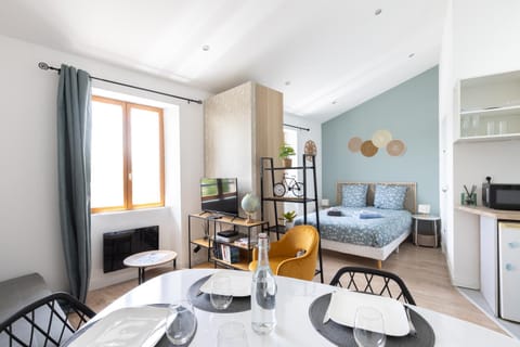 Living room, Dining area