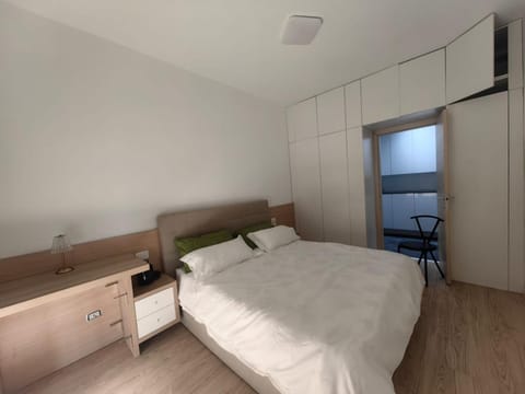 Bed, Photo of the whole room, Bedroom, wardrobe