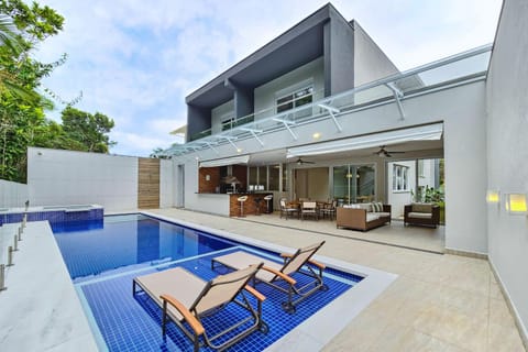 Day, Pool view, Swimming pool, sunbed