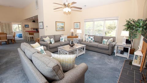 Oceanside, Close to Beach Access, Close to Shopping, Community Amenities, 717, Captains Quarters House in Corolla