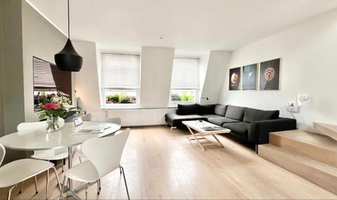 TV and multimedia, Living room, Decorative detail, Dining area