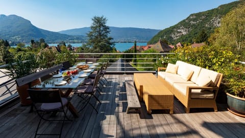 View (from property/room), Balcony/Terrace, Dining area, Lake view, Mountain view