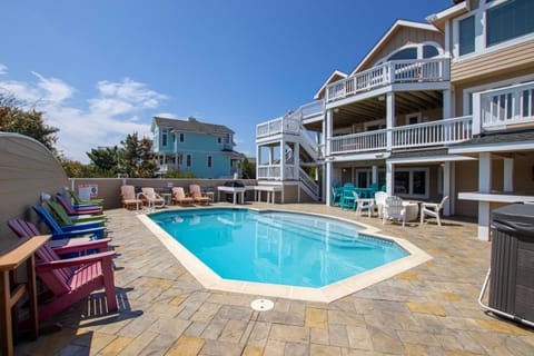 OCEANFRONT, Ocean Views, Priv Pool, H Tub!, BU38, Chunk O Dune House in Corolla