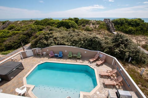 OCEANFRONT, Ocean Views, Priv Pool, H Tub!, BU38, Chunk O Dune House in Corolla