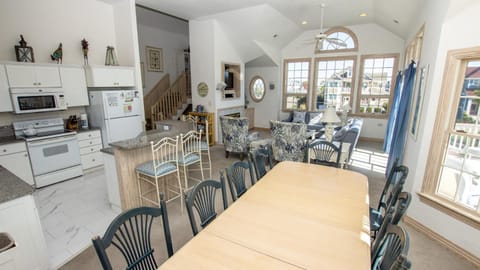 Oceanside, Hot Tub, Close to Beach, Community Pool, BU41, Galileo Point House in Corolla