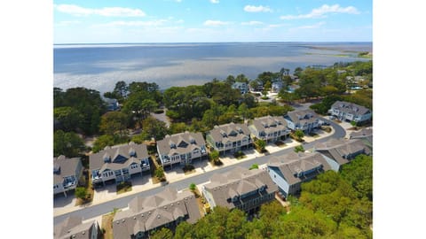 Oceanside, Patio, Hot Tub, Rec Room, BV8A, Break Away House in Corolla