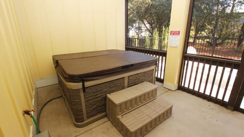 Oceanside, Patio, Hot Tub, Rec Room, BV8A, Break Away House in Corolla