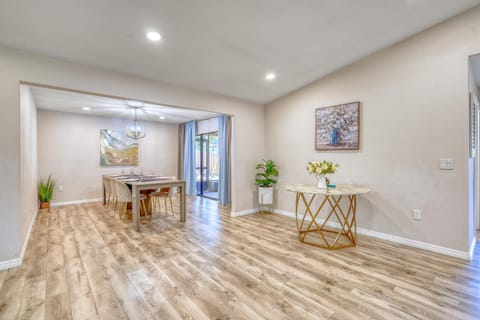 Living room, Dining area
