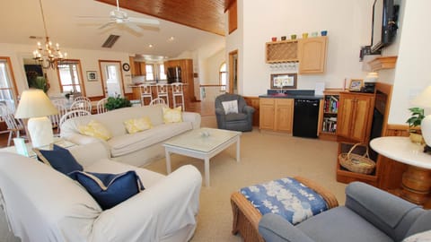 Oceanside, Hot Tub, Rec Room, Close to Beach, CP3, Cant Waite House in Corolla