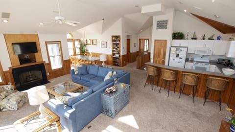 Oceanside, Hot Tub, Close to beach, Community Pool, CP5, Easy Breezes House in Corolla