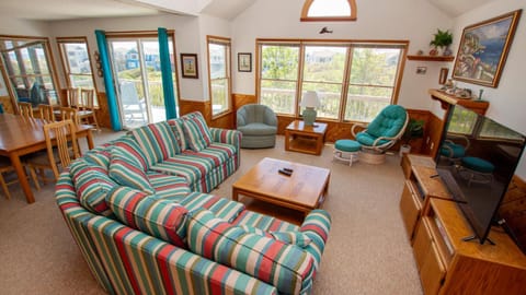 Oceanside, Hot Tub, Close to Beach, Community Pool, CP4, Crown Palace House in Corolla