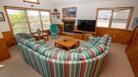 Oceanside, Hot Tub, Close to Beach, Community Pool, CP4, Crown Palace House in Corolla